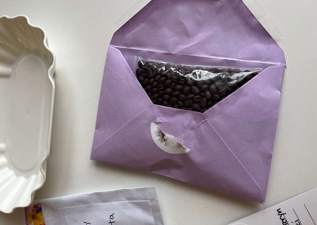 Mysteeripaketti saapui paahtimolle: selvitimme salaperäisen kahvin ominaisuudet